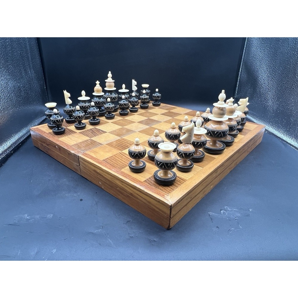VTG Hand Carved MEXICAN TARASCAN Bone Wood Chess Set w Storage Board Carry Case - Picture 8 of 12